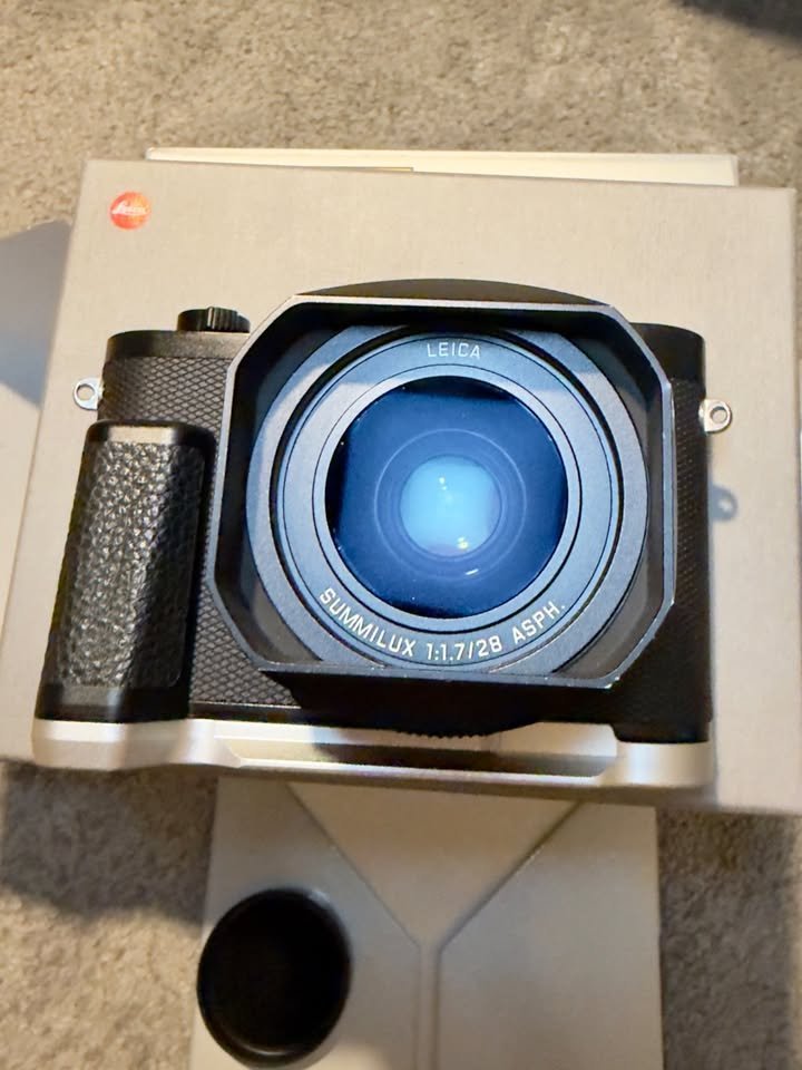 Leica Q3 28mm - Full Titanium Kit, Excellent Condition - Image 3